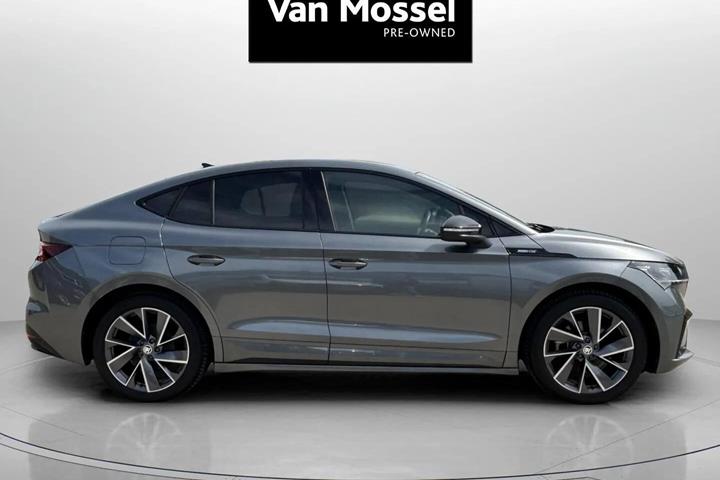 Grå Skoda Enyaq fra 2023