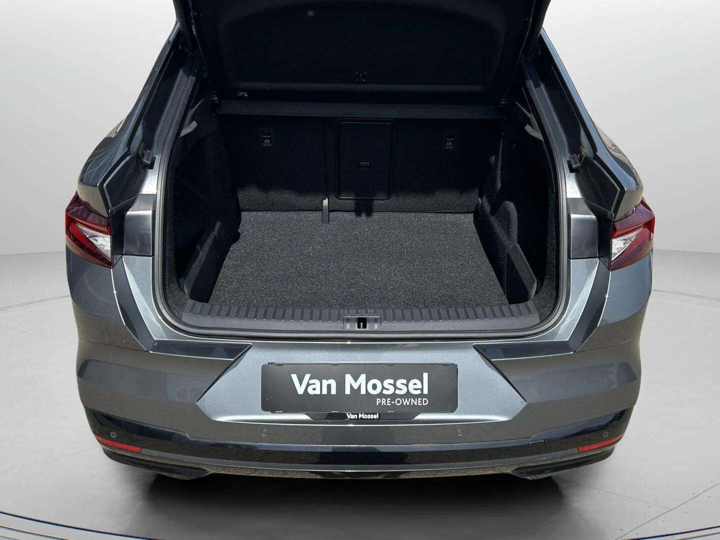 Grå Skoda Enyaq fra 2023