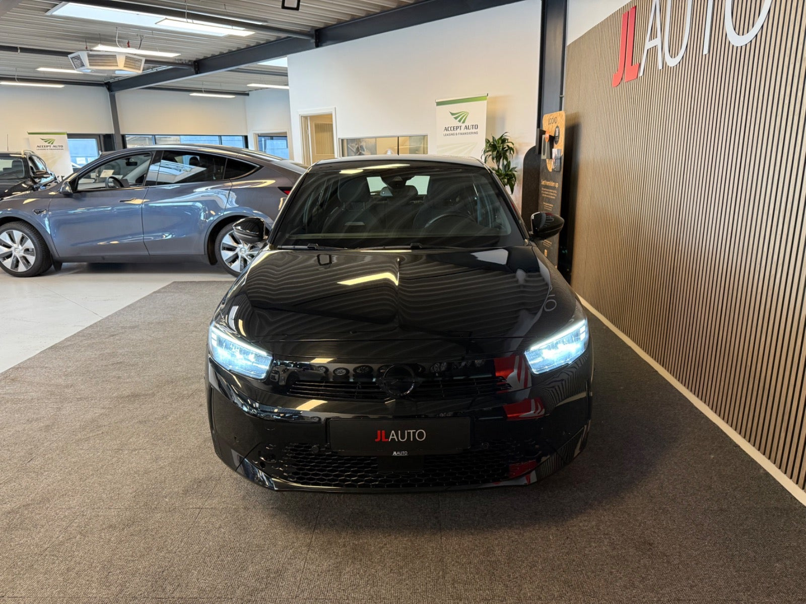 Sort Opel Corsa-e fra 2024