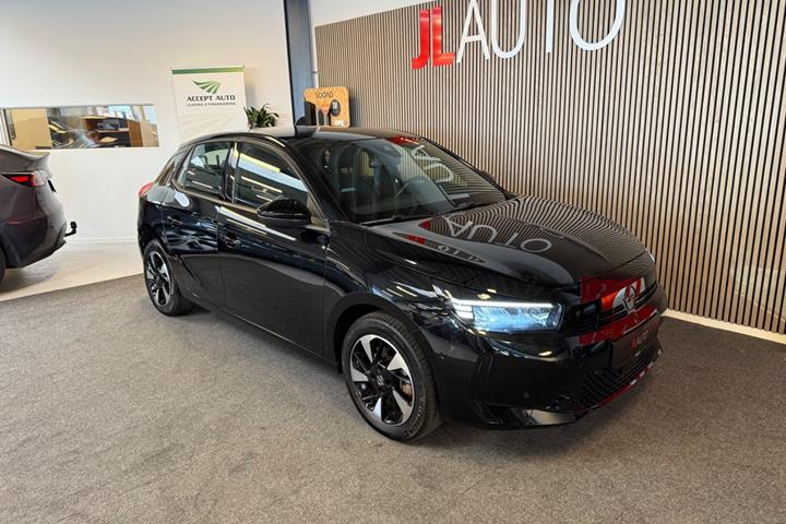 Sort Opel Corsa-e fra 2024