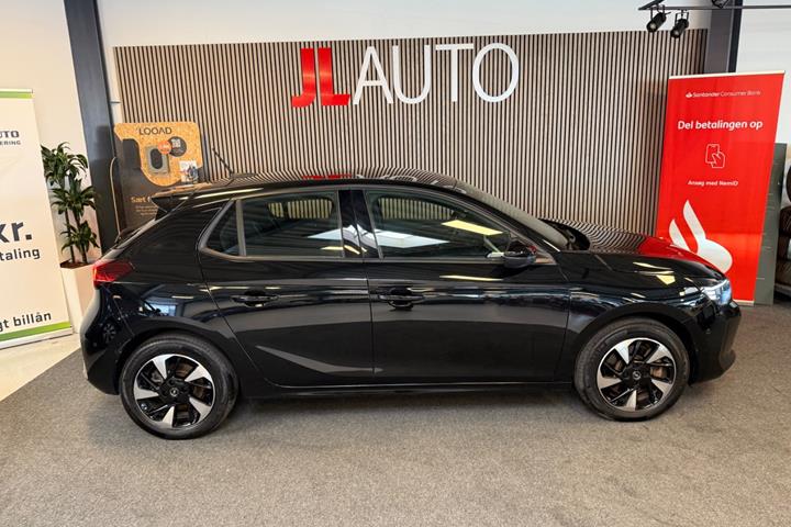 Sort Opel Corsa-e fra 2024