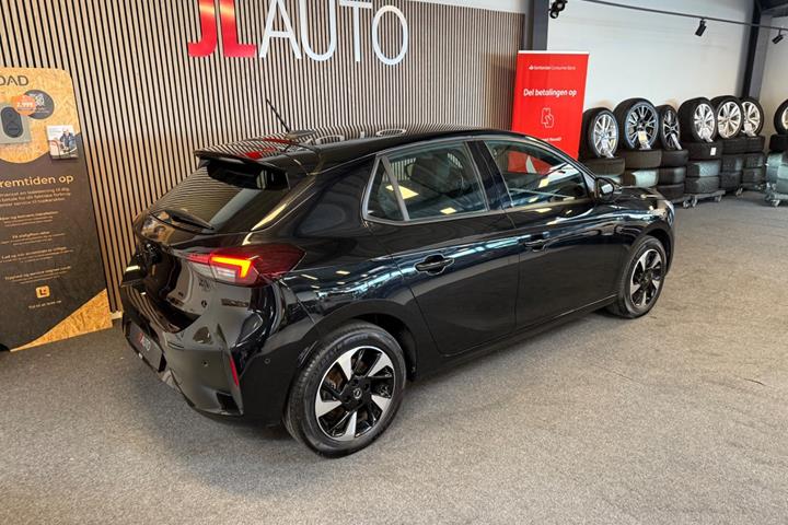 Sort Opel Corsa-e fra 2024