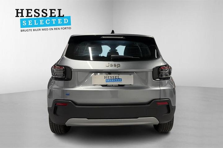 Grå Jeep Avenger fra 2025