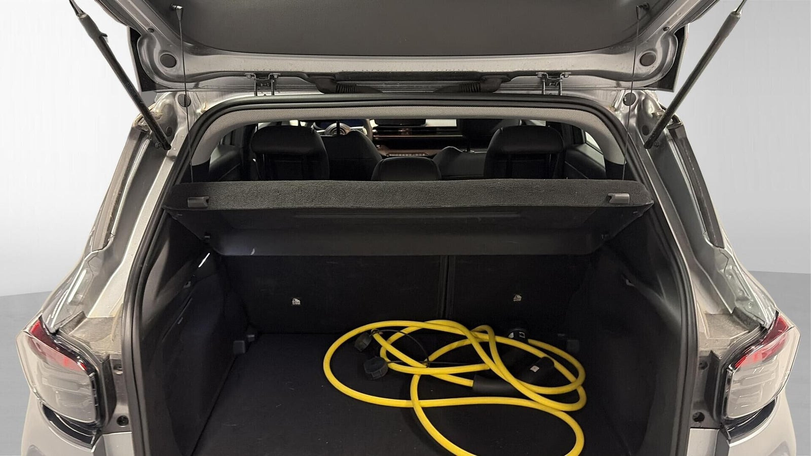 Grå Jeep Avenger fra 2025