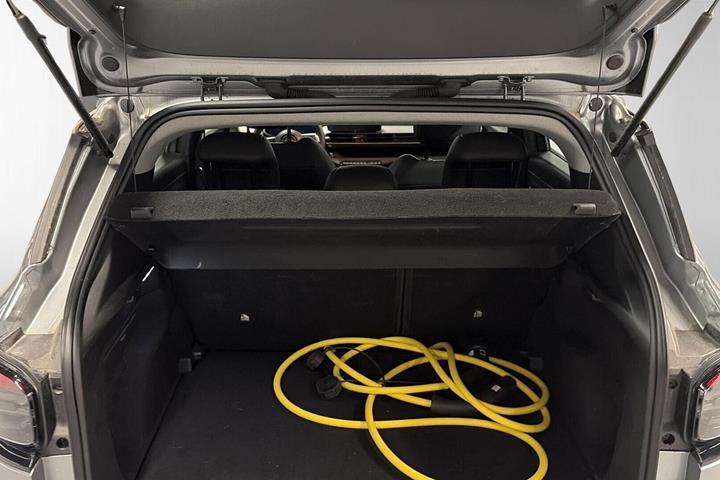 Grå Jeep Avenger fra 2025