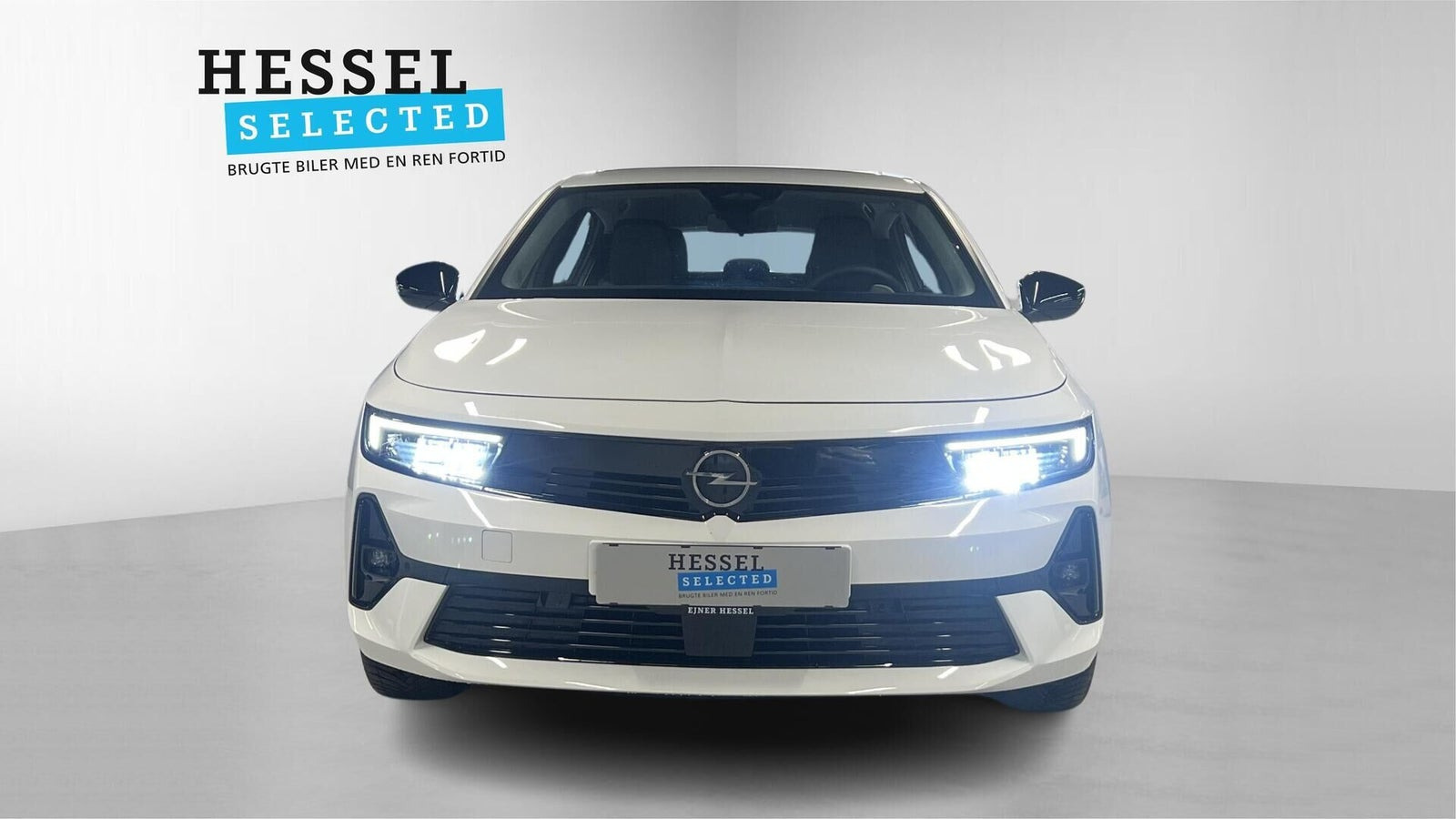 Hvid Opel Astra-e fra 2024