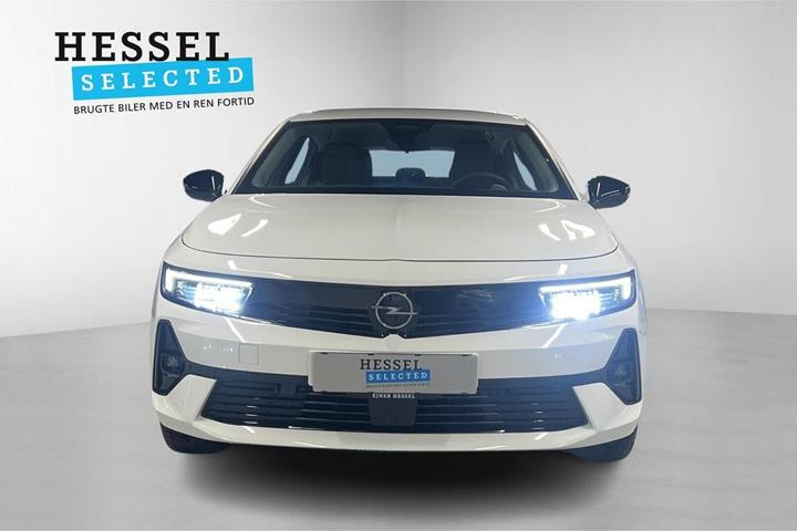Hvid Opel Astra-e fra 2024