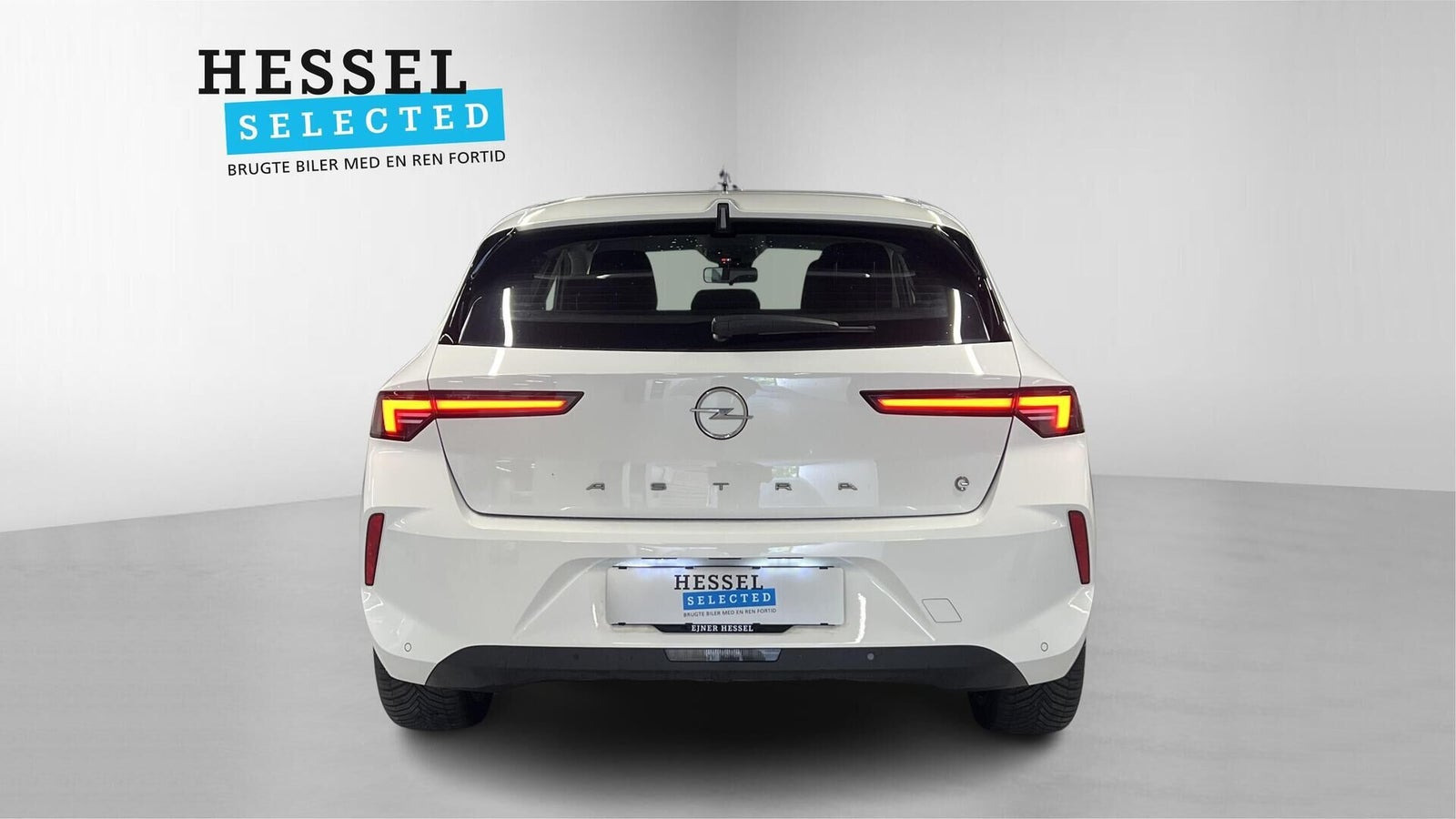 Hvid Opel Astra-e fra 2024