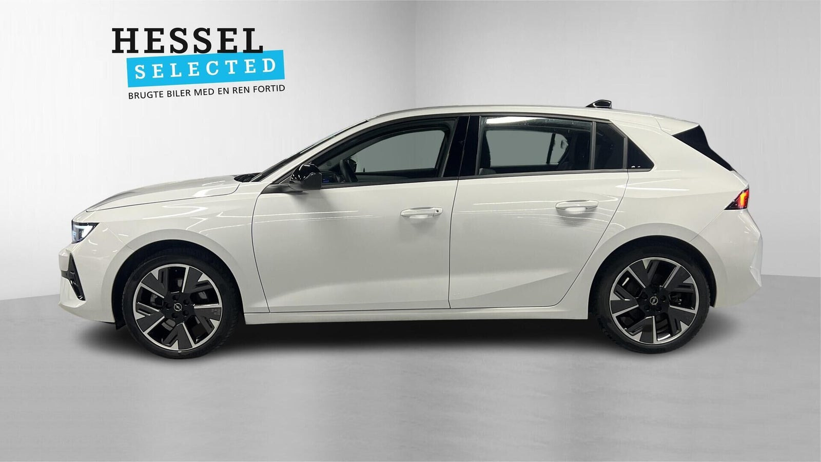 Hvid Opel Astra-e fra 2024