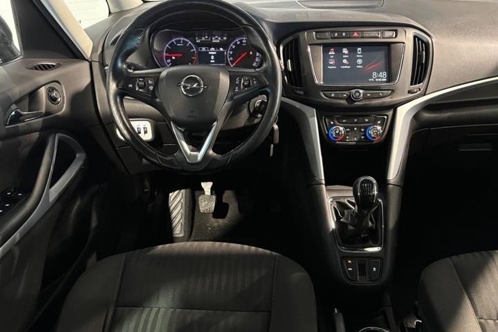 undefined Opel Zafira Tourer fra 2017