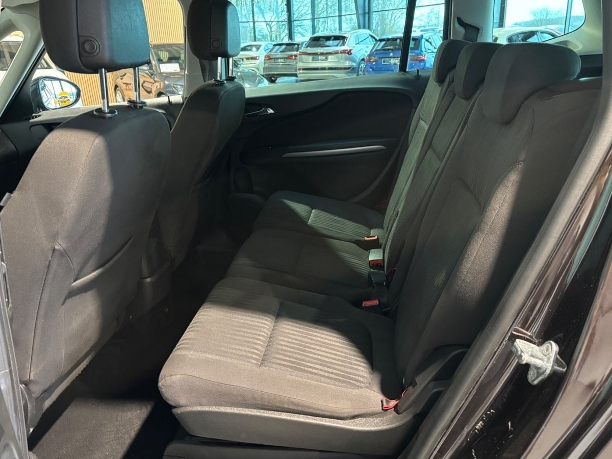 undefined Opel Zafira Tourer fra 2017