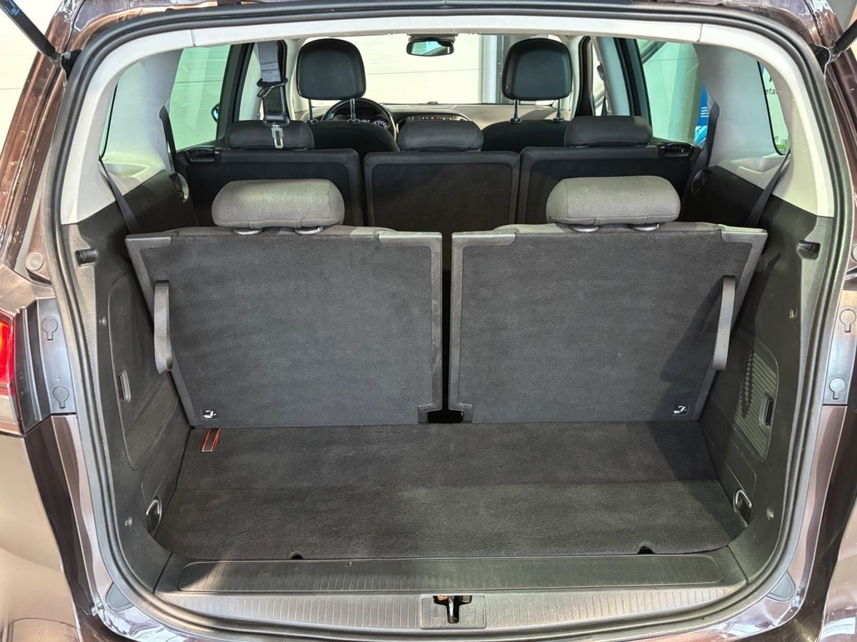 undefined Opel Zafira Tourer fra 2017