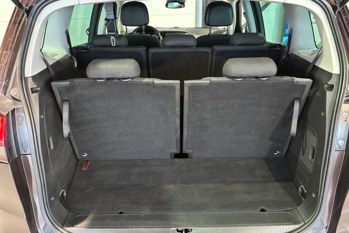 undefined Opel Zafira Tourer fra 2017