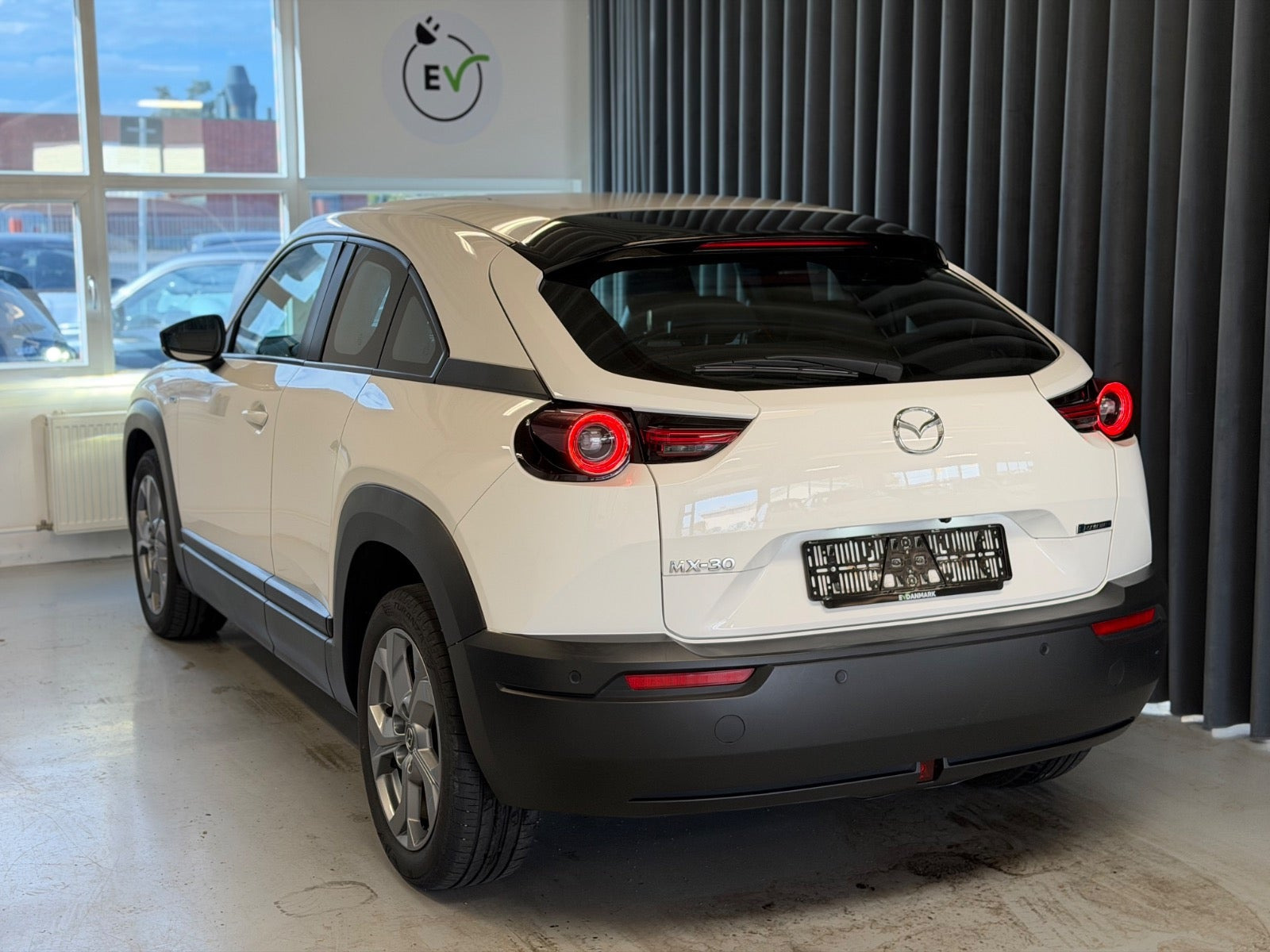 Hvid Mazda MX-30 fra 2023