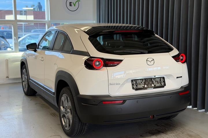 Hvid Mazda MX-30 fra 2023
