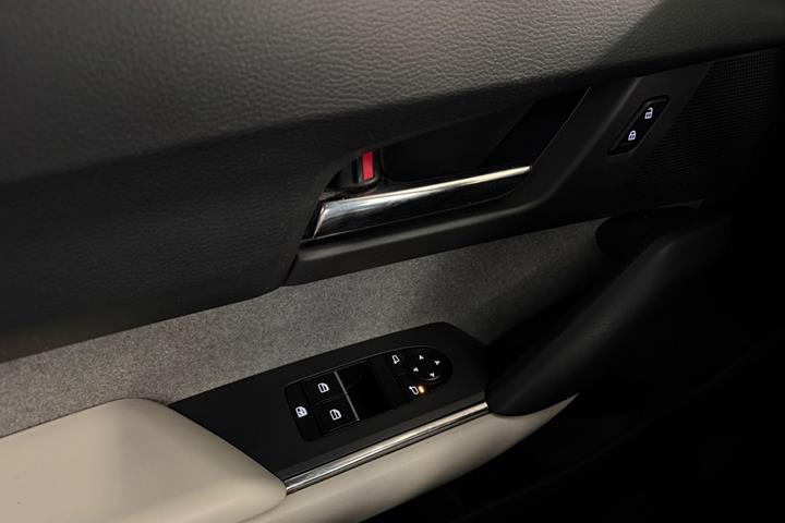 Hvid Mazda MX-30 fra 2023