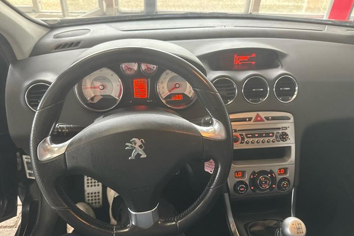 Sort Peugeot 308 fra 2011