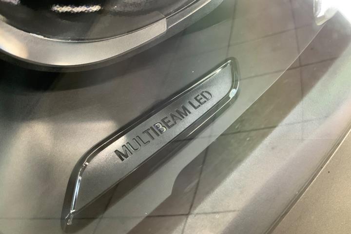 Sølv Mercedes GLC300 d fra 2019