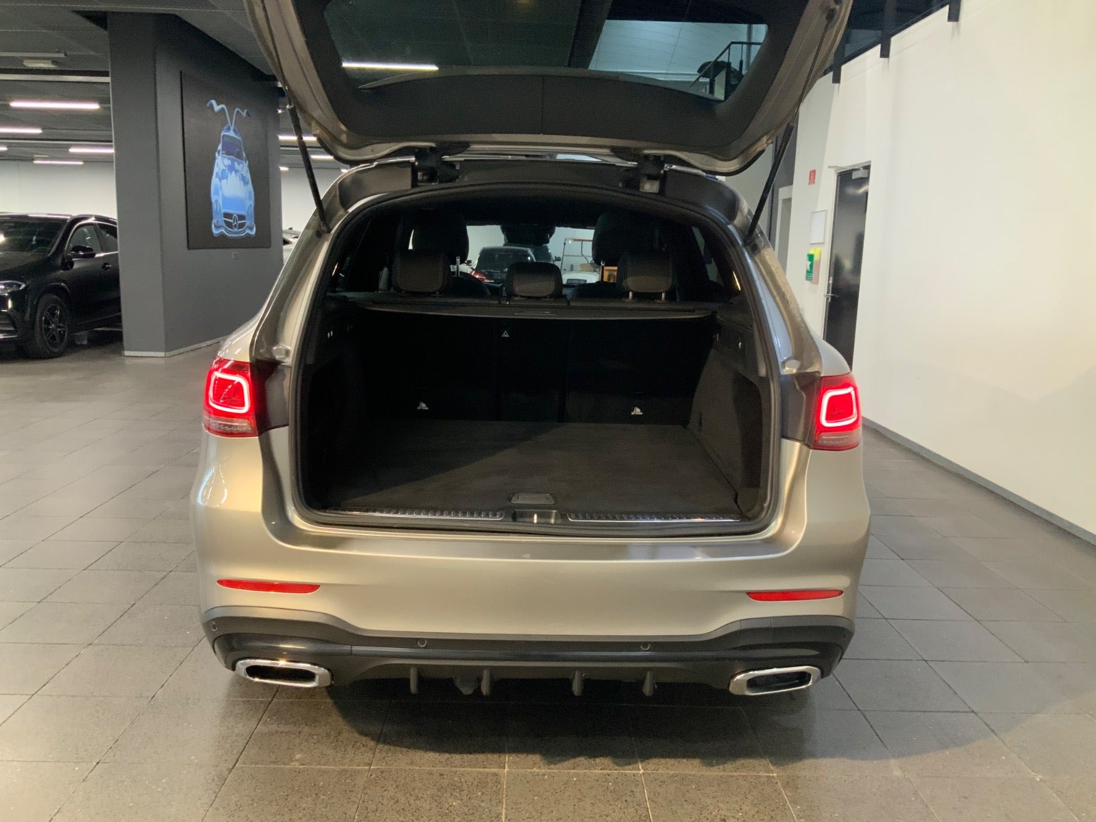 Sølv Mercedes GLC300 d fra 2019