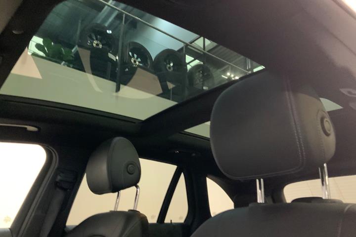 Sølv Mercedes GLC300 d fra 2019