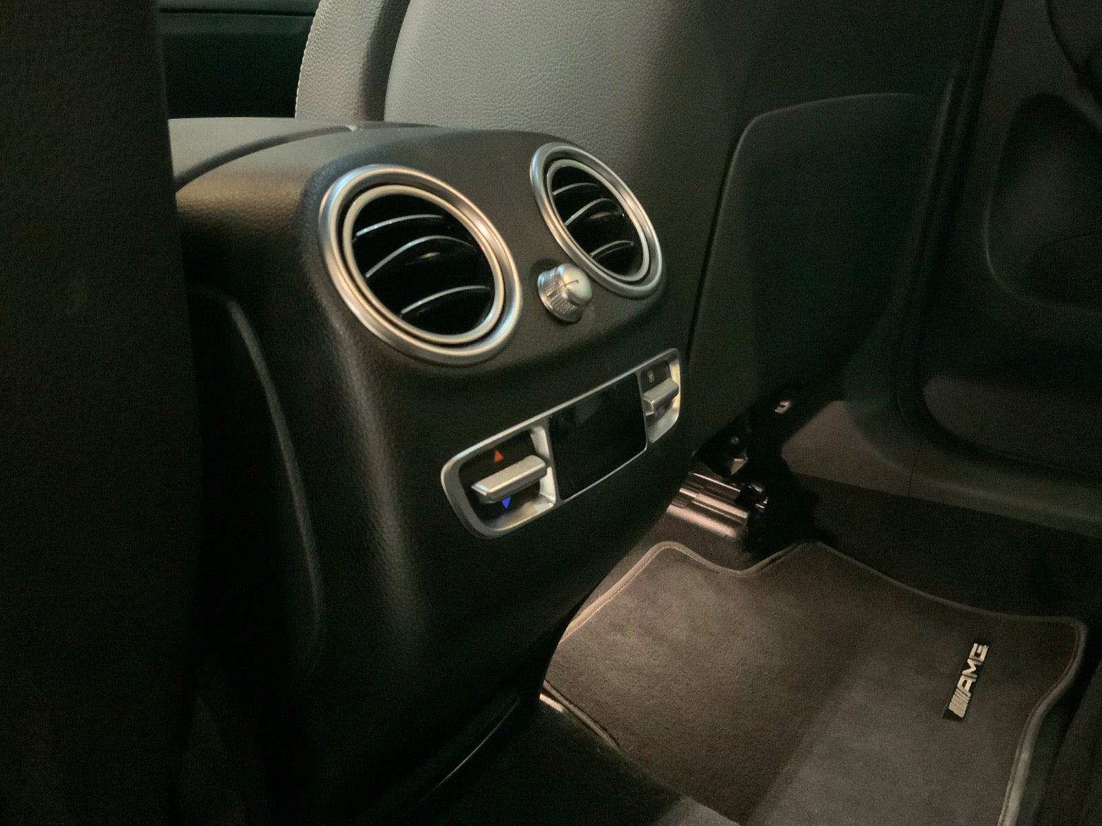 Sølv Mercedes GLC300 d fra 2019
