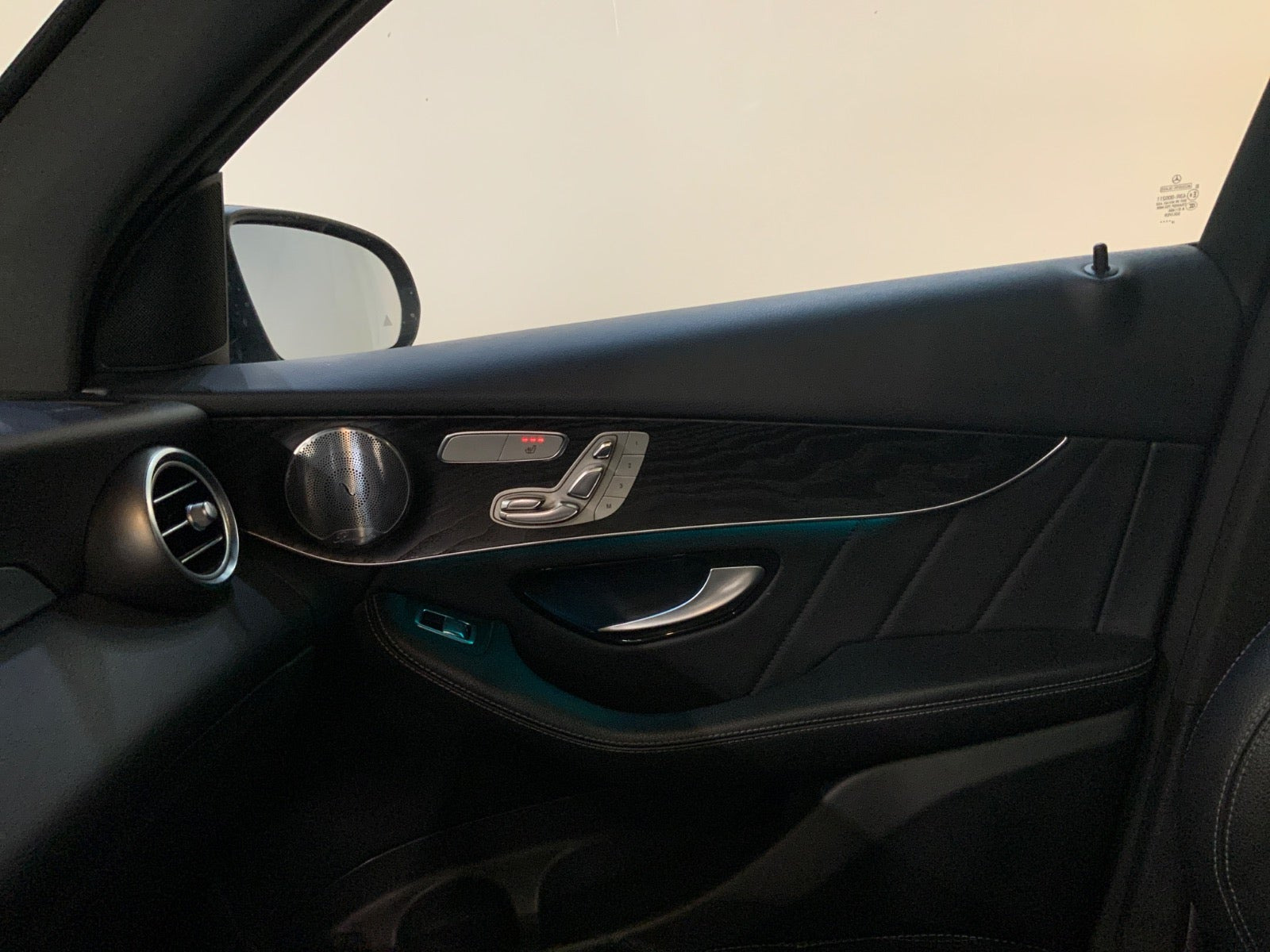 Sølv Mercedes GLC300 d fra 2019