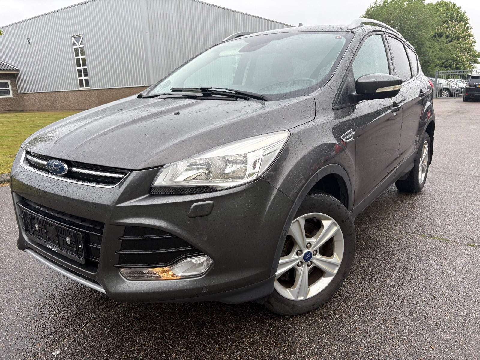 Sort Ford Kuga fra 2016