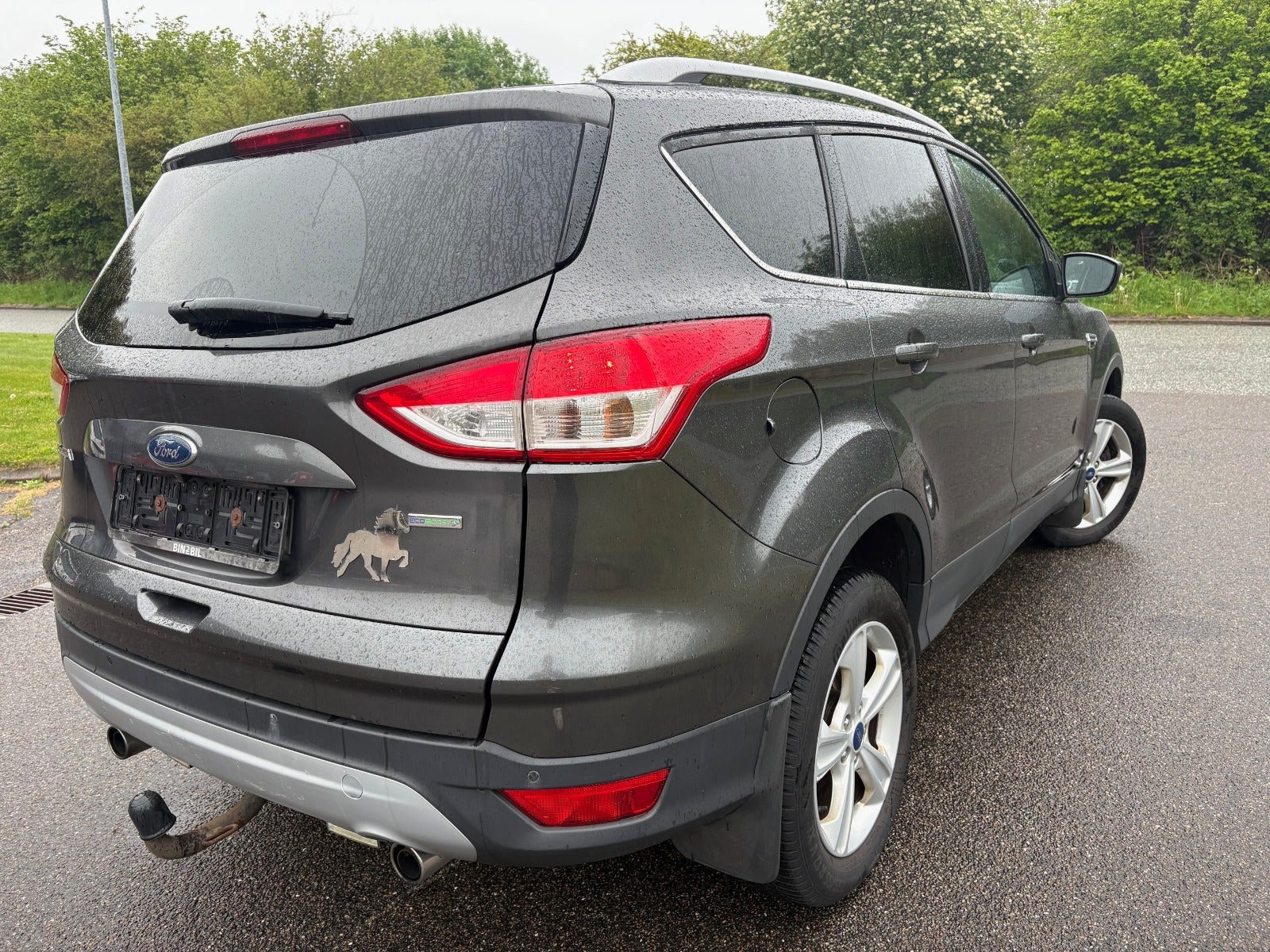 Sort Ford Kuga fra 2016