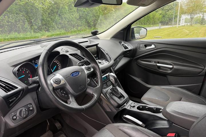 Sort Ford Kuga fra 2016