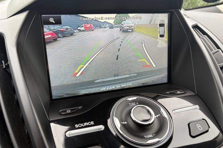 Sort Ford Kuga fra 2016