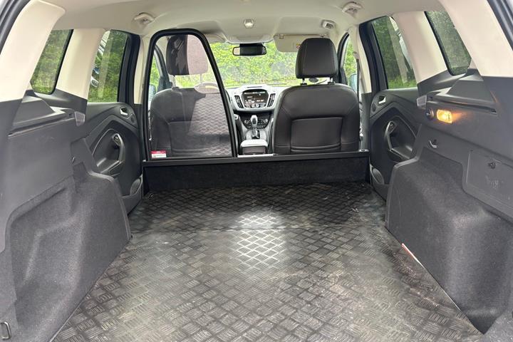 Sort Ford Kuga fra 2016