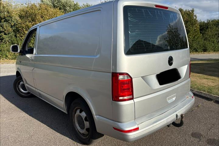 Sølv VW Transporter fra 2012
