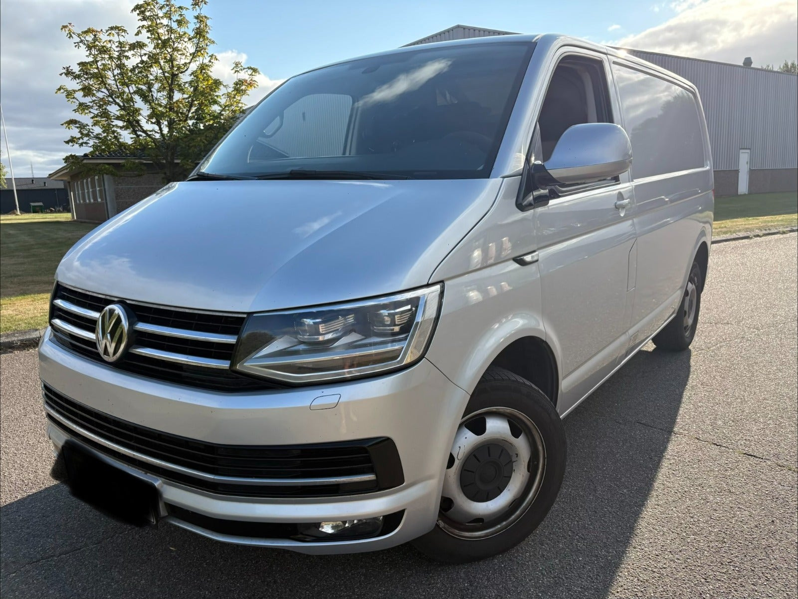 Sølv VW Transporter fra 2012