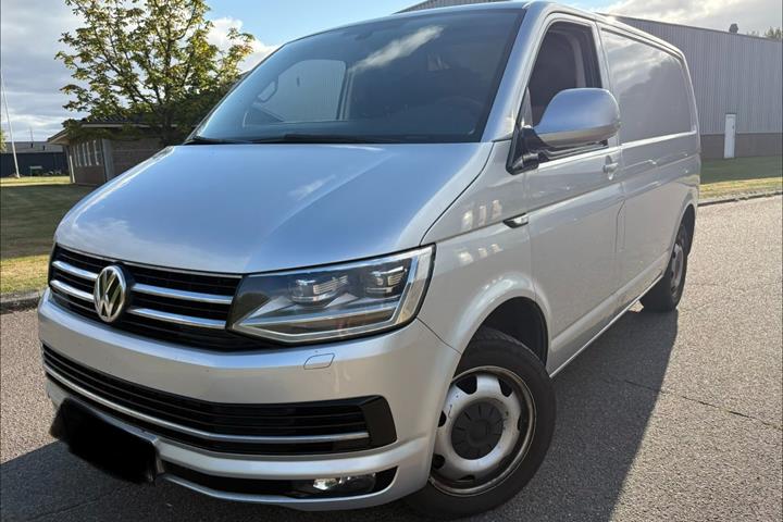 Sølv VW Transporter fra 2012