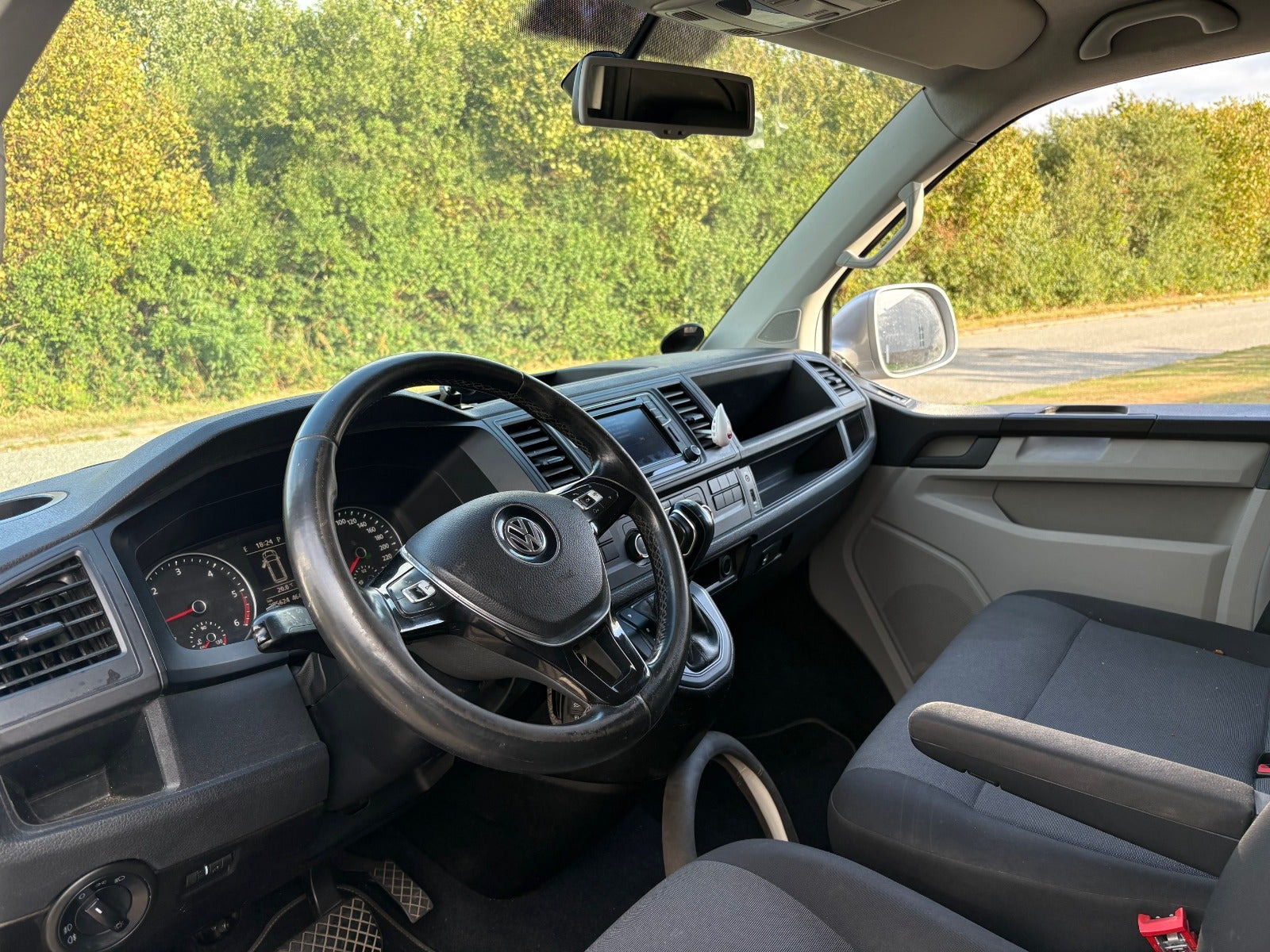 Sølv VW Transporter fra 2012