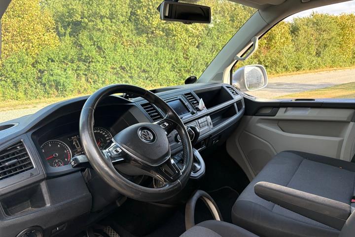 Sølv VW Transporter fra 2012