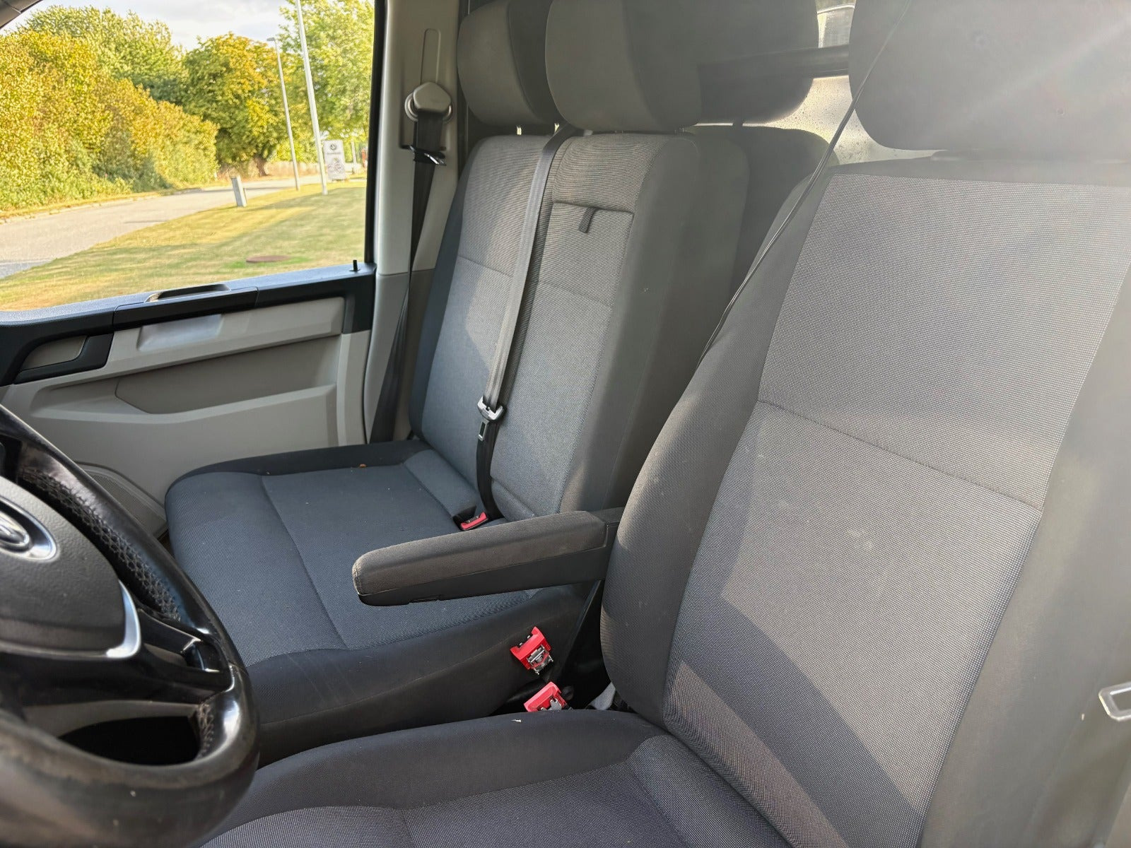 Sølv VW Transporter fra 2012