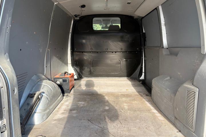 Sølv VW Transporter fra 2012