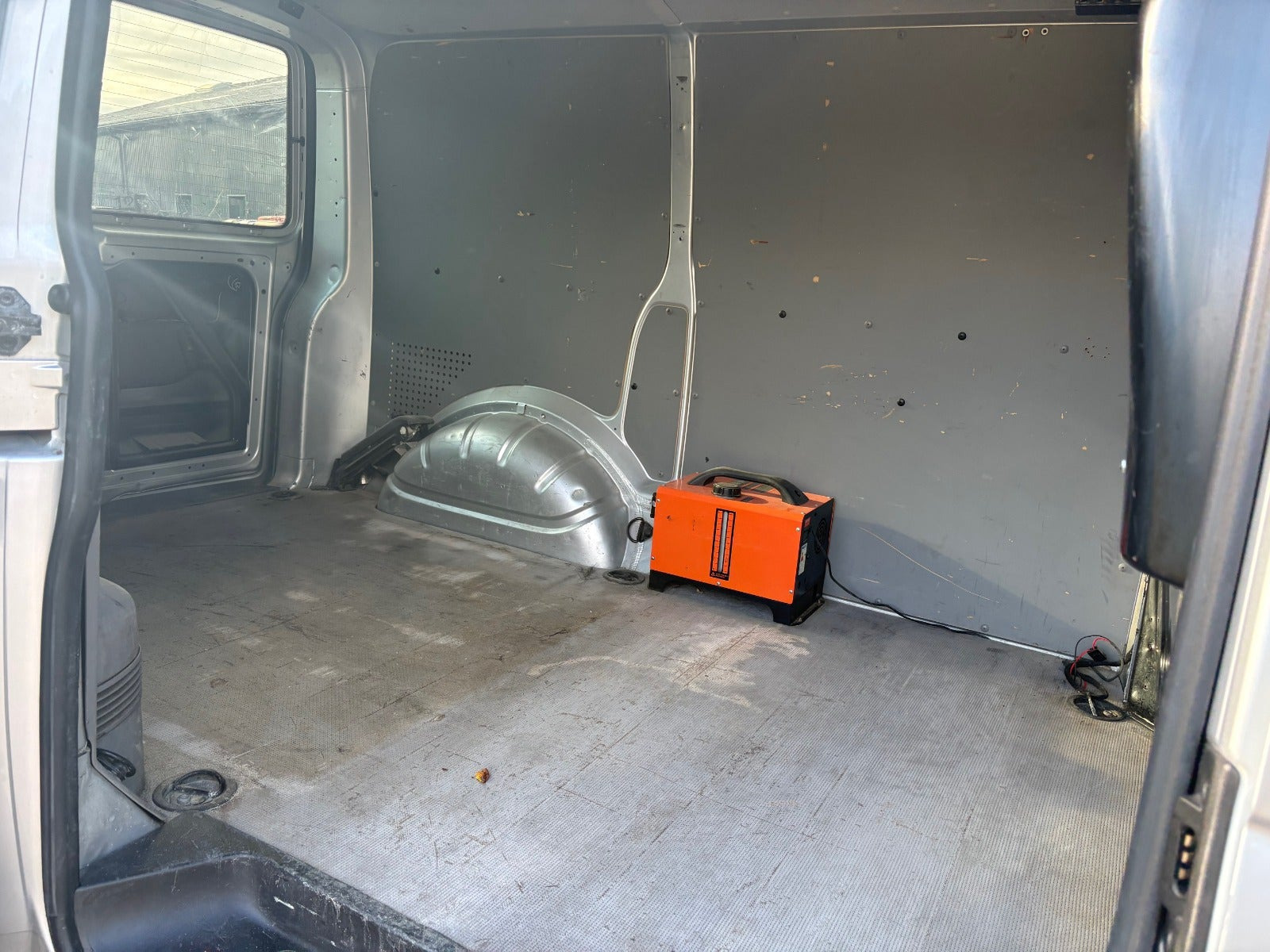 Sølv VW Transporter fra 2012
