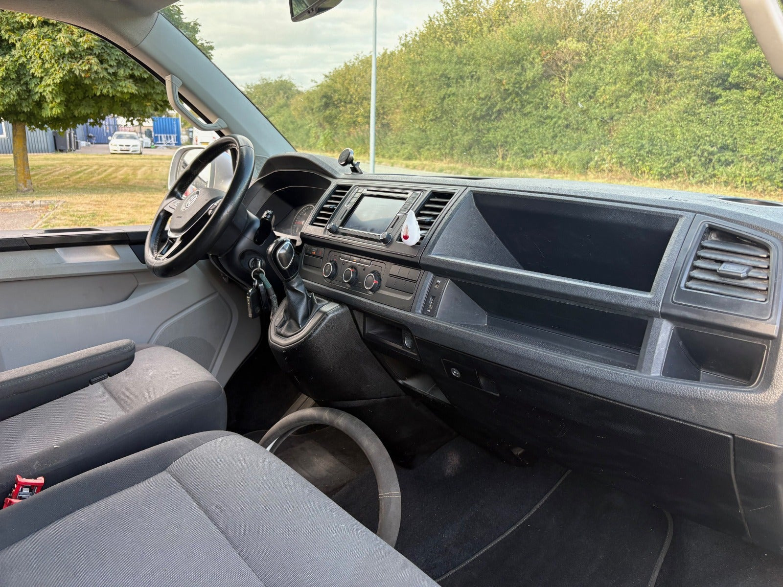 Sølv VW Transporter fra 2012