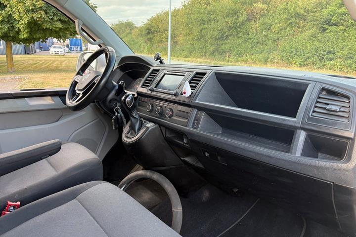 Sølv VW Transporter fra 2012