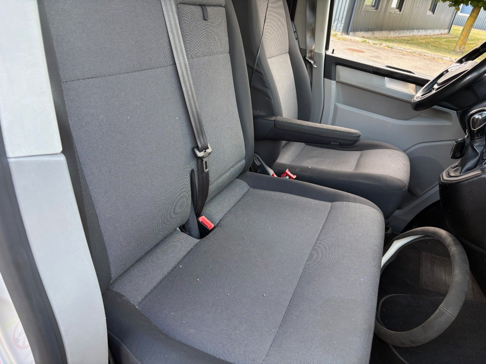 Sølv VW Transporter fra 2012