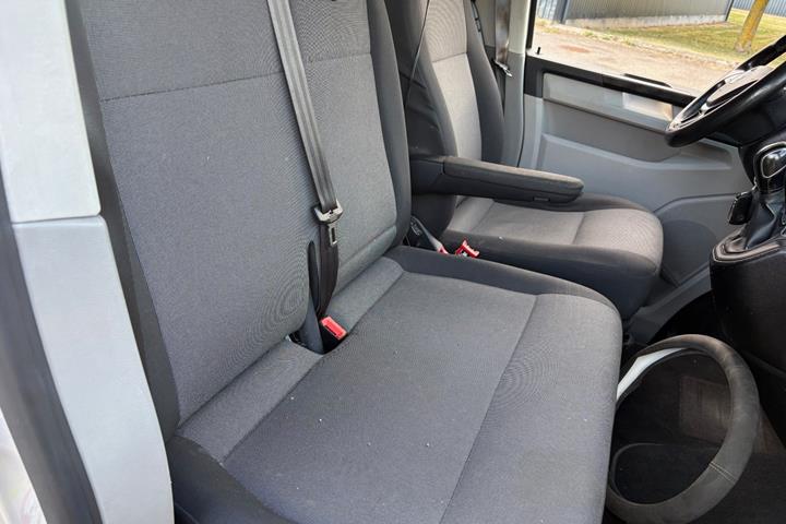 Sølv VW Transporter fra 2012