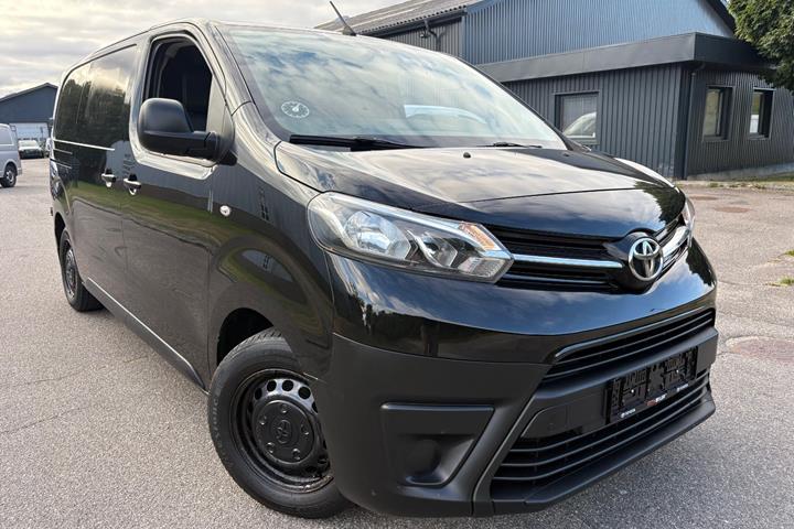 Sort Toyota ProAce fra 2018 set udefra