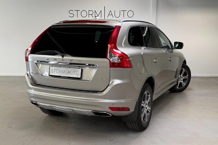 Orange Volvo XC60 fra 2015