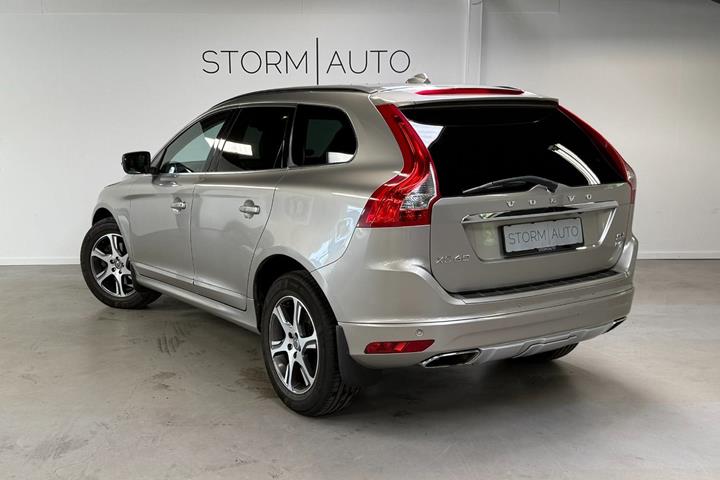 Orange Volvo XC60 fra 2015