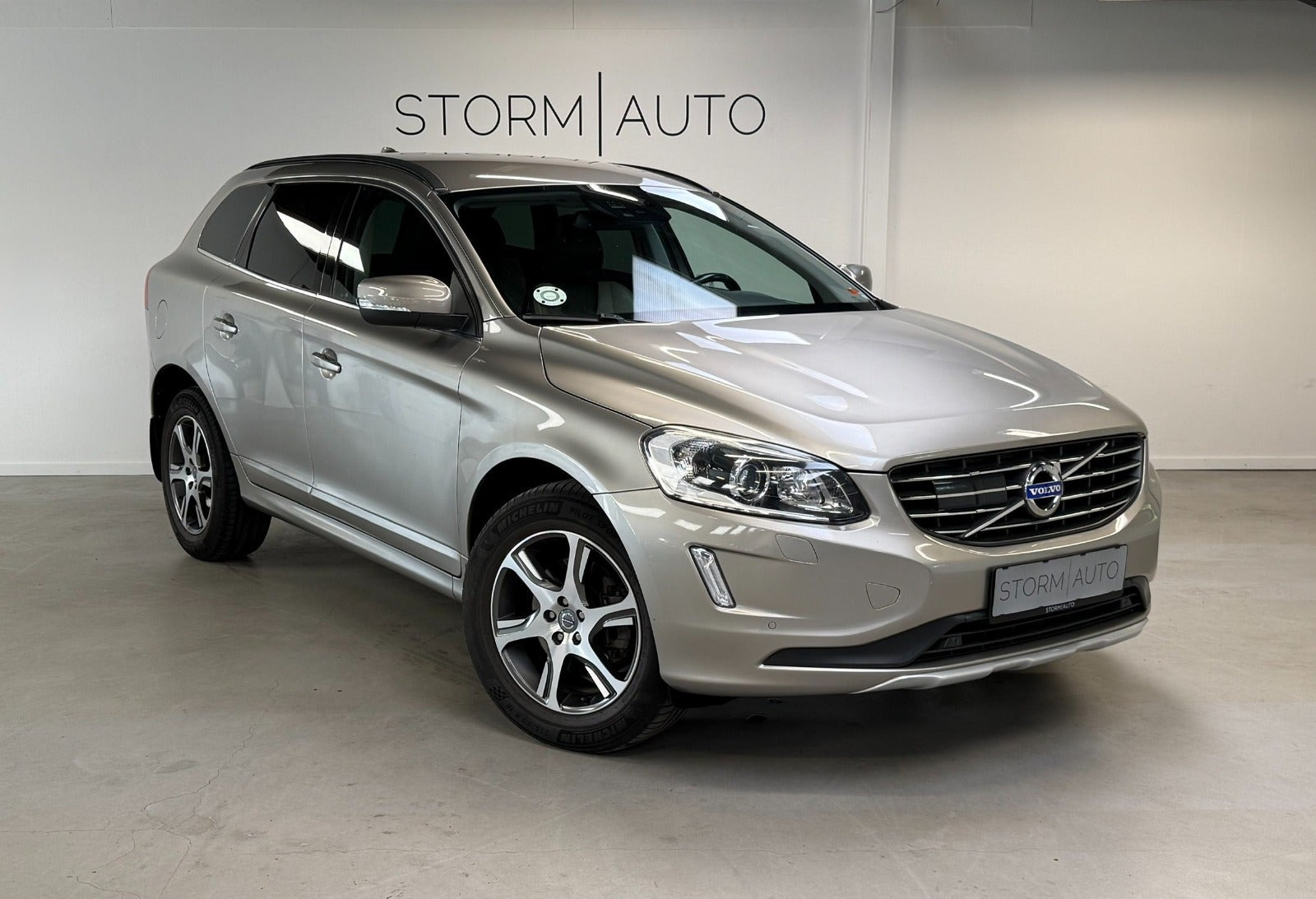 Orange Volvo XC60 fra 2015
