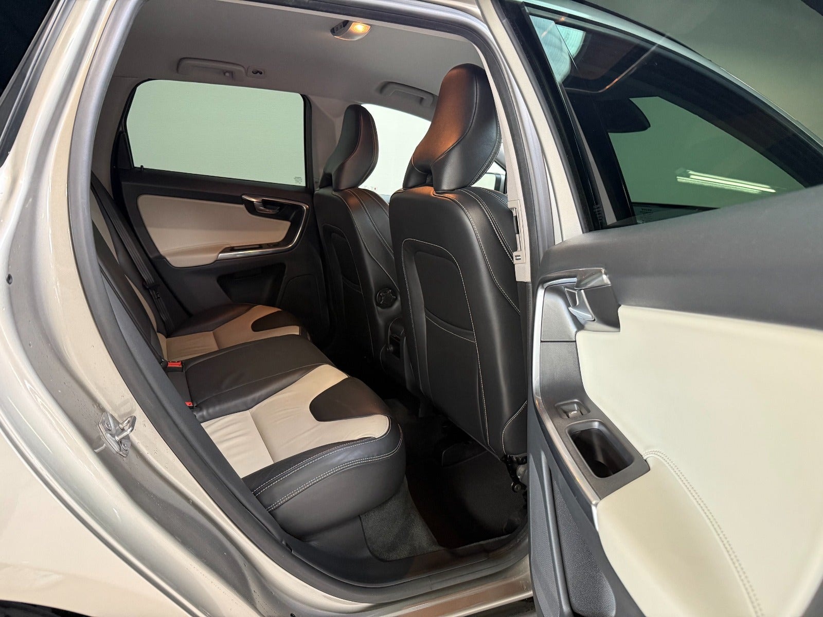 Orange Volvo XC60 fra 2015