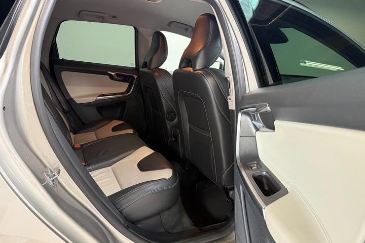 Orange Volvo XC60 fra 2015