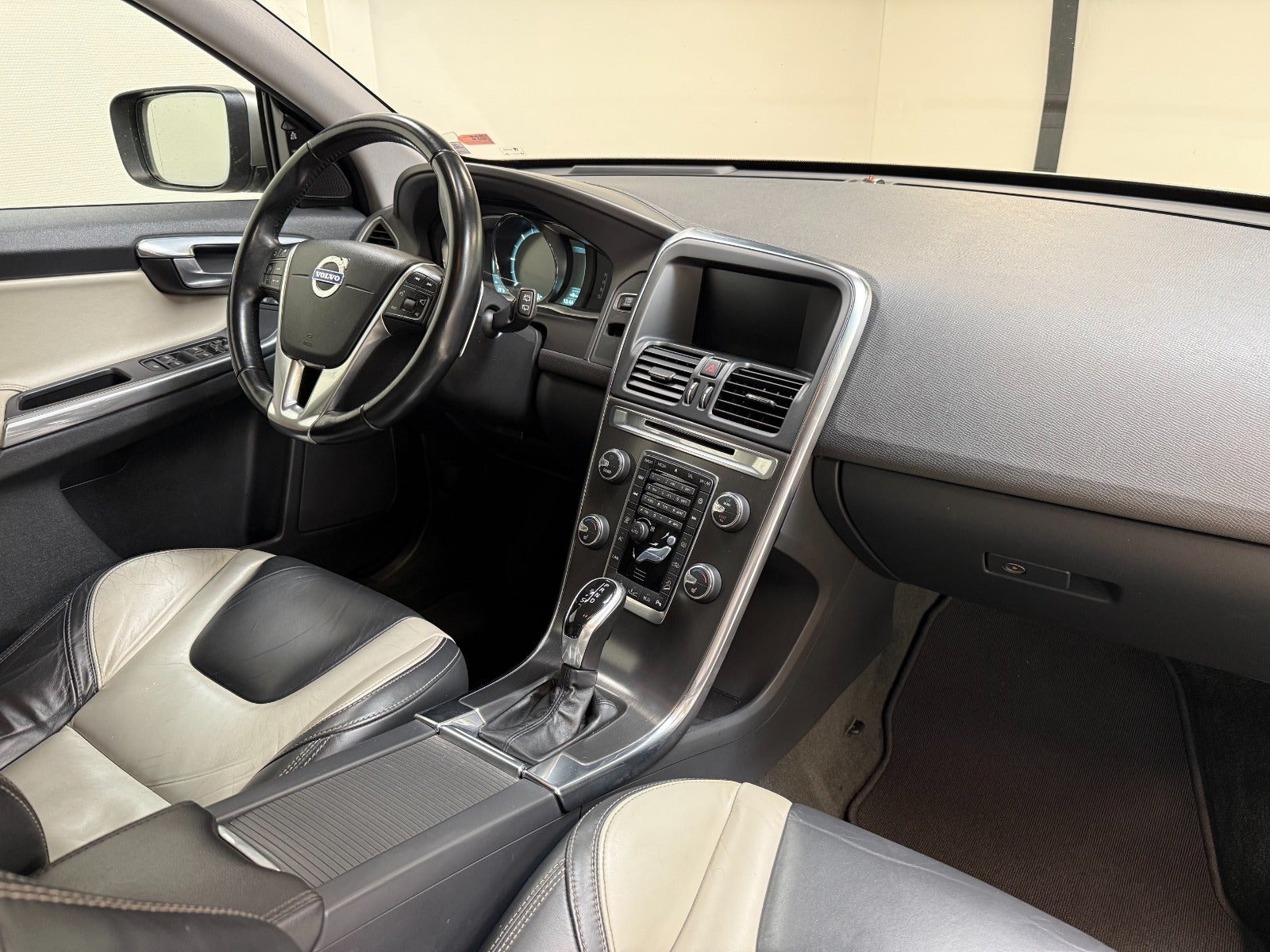 Orange Volvo XC60 fra 2015